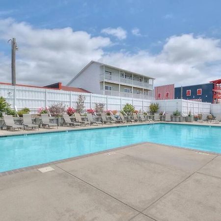3 Bedroom Condo, Ocean Views & Short Walk To Beach! Oak Island Exterior photo