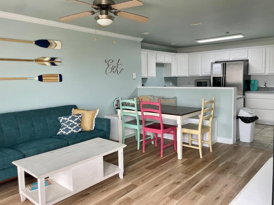 3 Bedroom Condo, Ocean Views & Short Walk To Beach! Oak Island Exterior photo